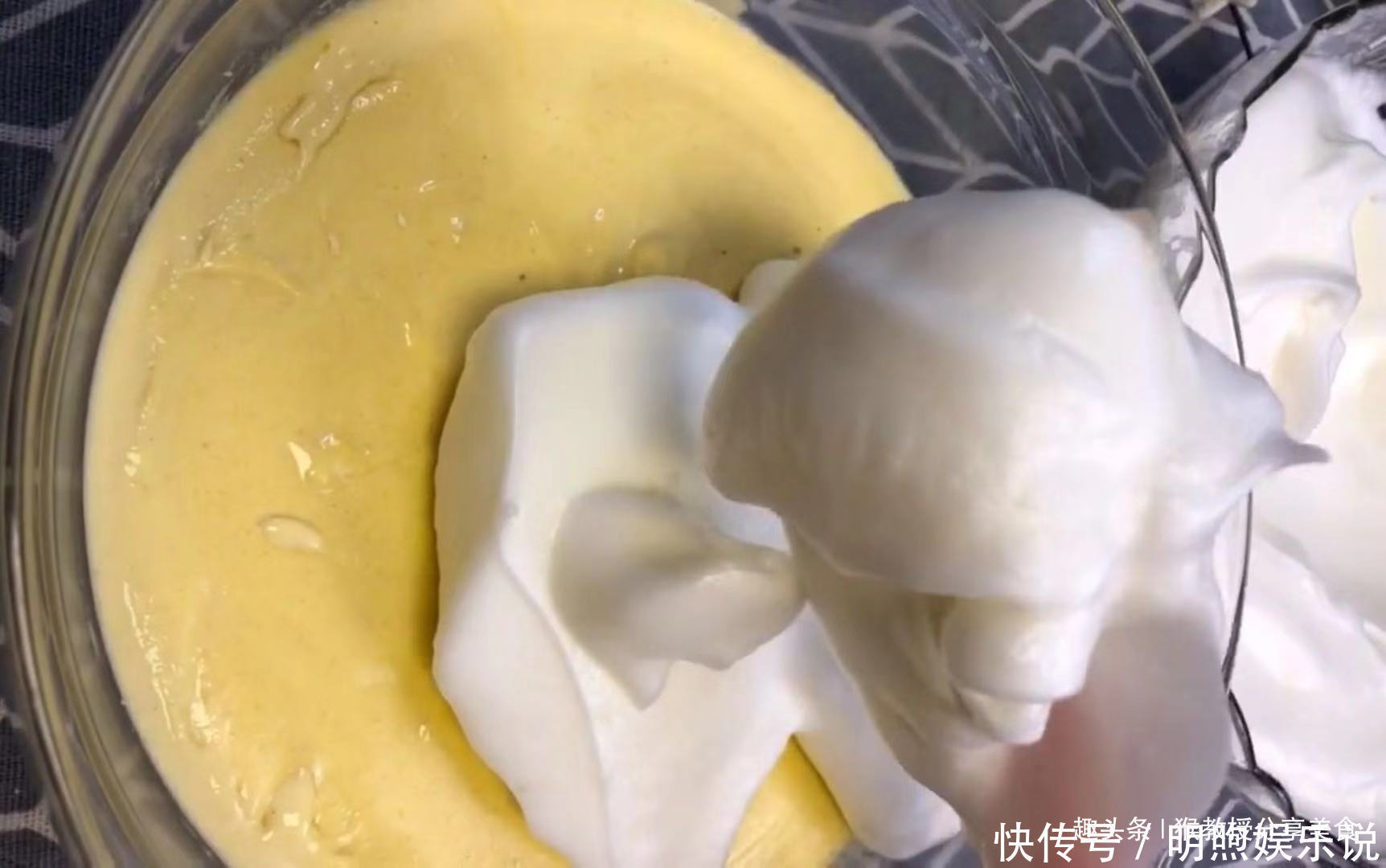 好吃|1碗小米2个鸡蛋,教你做蒸的营养早餐,健脾和胃比面包好吃还营养