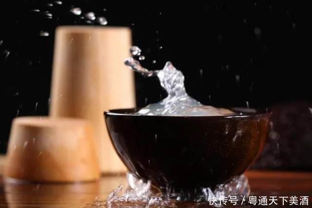 年会上那些酒桌礼仪小细节,你知道几个?这几个细节不要再忽略