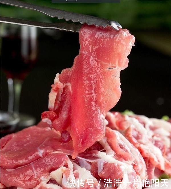 为什么吃火锅,有的羊肉一煮就会出现白沫,有的却干干净净?