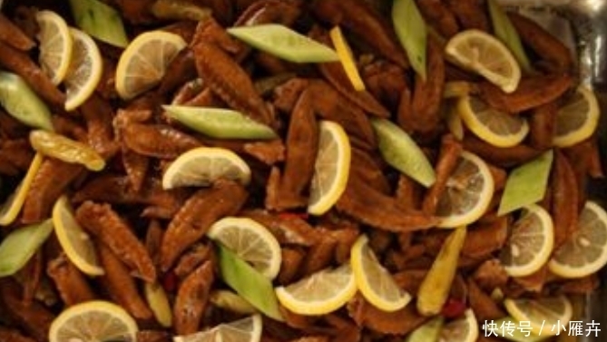 学校食堂阿姨出“狠招”,推出5款新菜,同学们:愿做一个小胖子