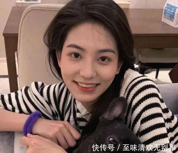 平价里面也有精品，倩碧腮红上脸很减龄，香缇卡粉饼哑光不拔干