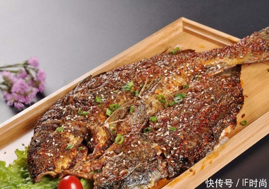 河南一家8口的新春年夜饭,8道菜太豪气,网友:日子过得火热