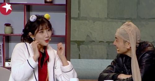 演员请就位 又见咸猪手?张大大录制《欢乐喜剧人》,热情拥抱李艺彤引热议!