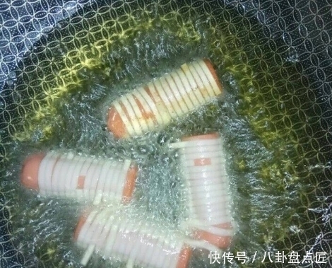 老婆|女儿不爱吃面条,老婆脑洞大开把面条这样做,女儿一顿吃了一盘!