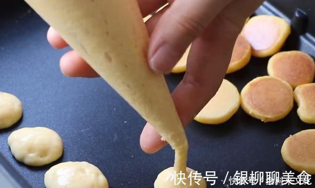 分享一款玉米面鸡蛋小饼,不水蒸不油炸,香软营养,孩子特爱吃