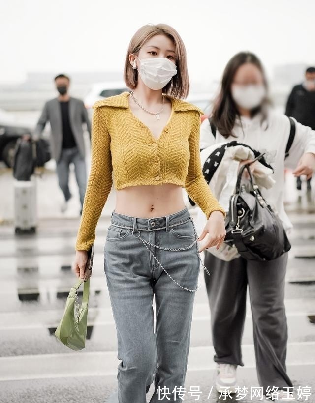 早秋|今秋火了一种穿法:“上短下长”,显瘦显高又时髦,小个子也适合