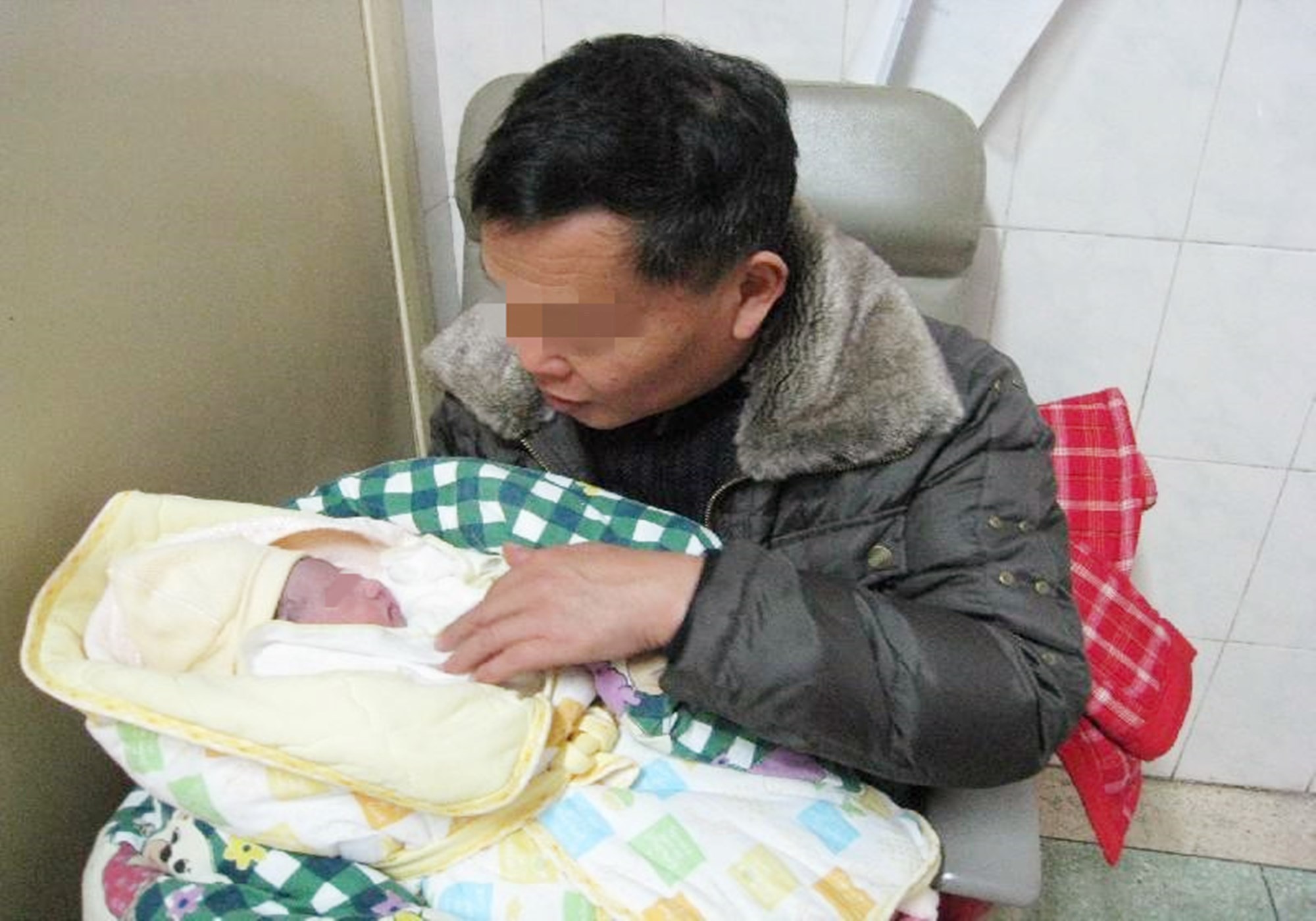 产科医生|欢天喜地迎来二胎“小棉袄”,两个月后竟变成儿子,夫妻当场崩溃