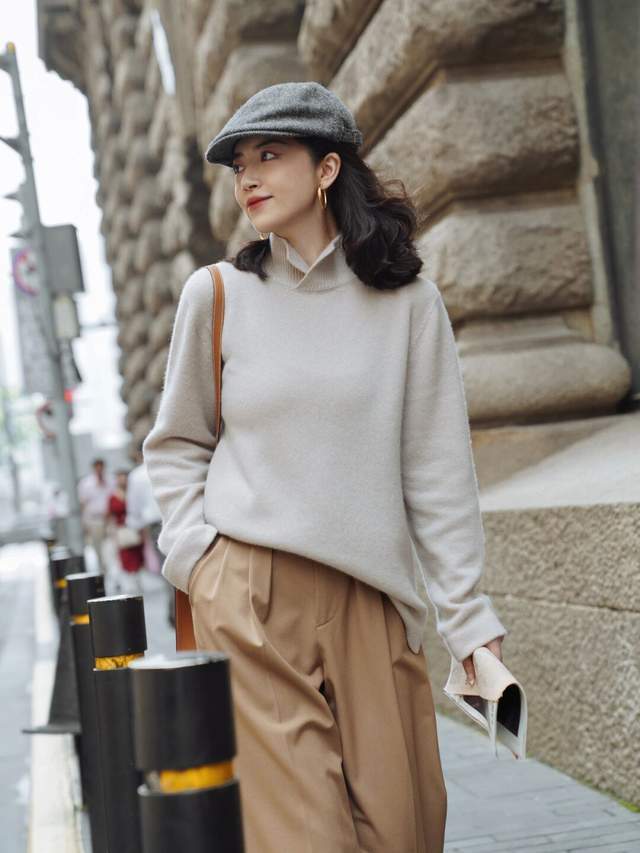 穿搭|女生博主的穿搭指南,毛衣搭配卡其色直筒裤高级洋气,简约优雅