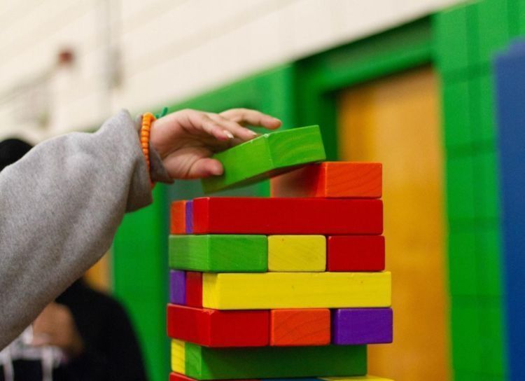 孩子|宝宝出现3种“怪异”行为，家长偷着乐吧，孩子智商低不了