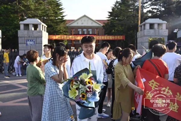 中国吉林网|她第一个跑出高考考场：我就为了接受采访