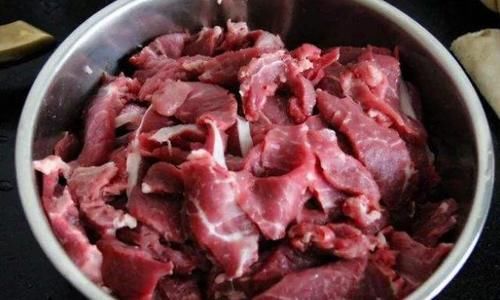 做烧烤时,其中腌制配方是关键,这样不管是烤啥都非常好吃