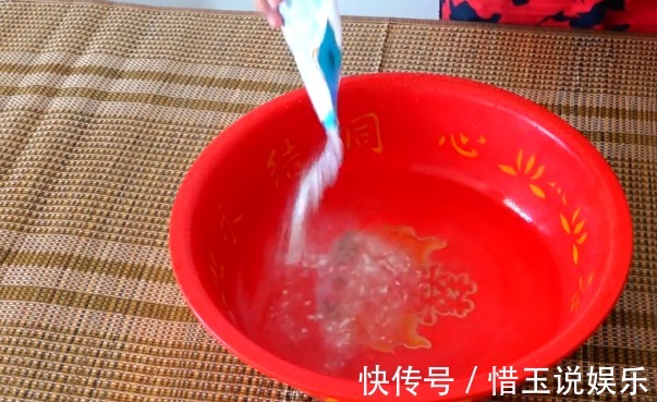 花露水|凉席一月不洗螨虫成窝，教你一个土方法，以后都不会生螨虫