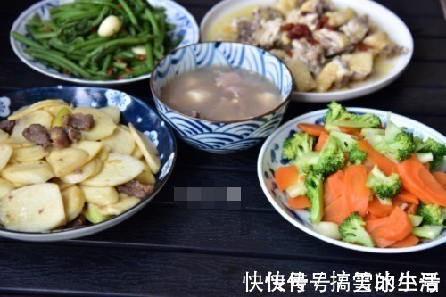 茭白炒牛肉|4菜1汤的周末晚餐，荤素搭配，其中一个是家人最爱吃的，赞不绝口