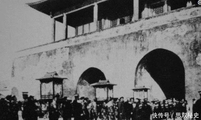 街头|晚清罕见老照片:男子街头修剪头发,最后一张溥仪被赶出皇宫!