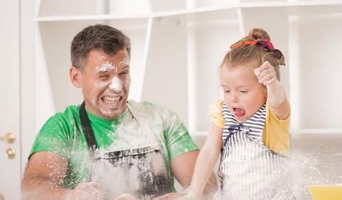 滑梯|孩子为什么见了东西就扔?孩子背后这些心理暗示,我们要知道