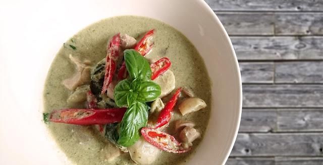  泰式绿咖喱|炖鸡时，直接下锅炖就不对，教你一招，鸡肉鲜嫩入味，营养不流失