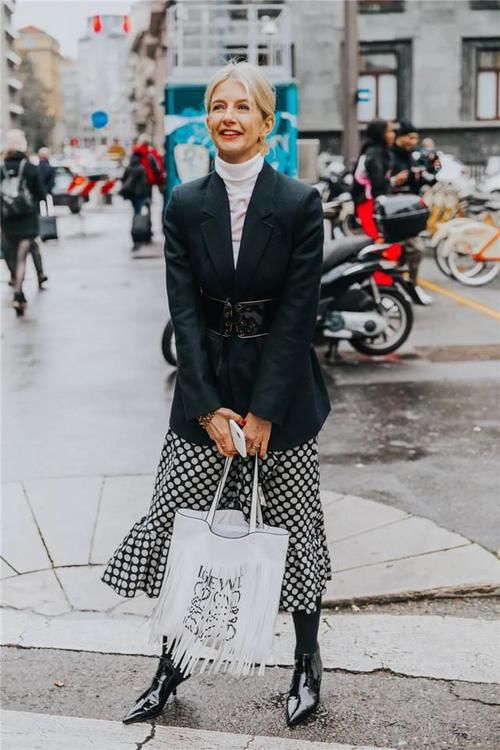 “高领打底衫”该准备起来了，保暖又高级，美翻了