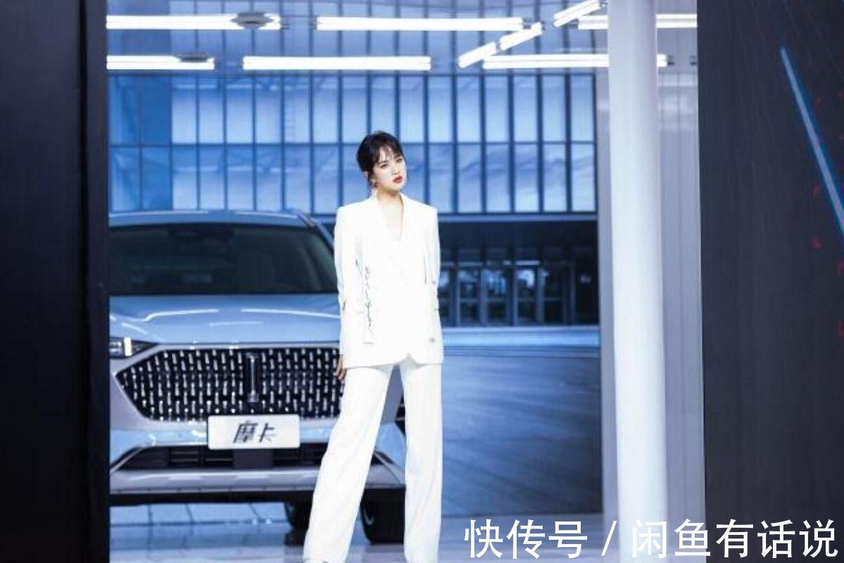 气质感|姚安娜改变风格，穿一身男士西装配利落短发，富家千金变职场精英