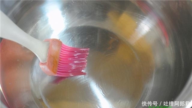 好吃|电饭锅做五花肉,比烤还好吃!焦脆喷香,焖一焖就出锅,超省事!