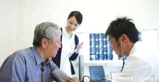 喝水|早上应该做的第一件事,不是喝水去厕所,这件不起眼的小事很重要