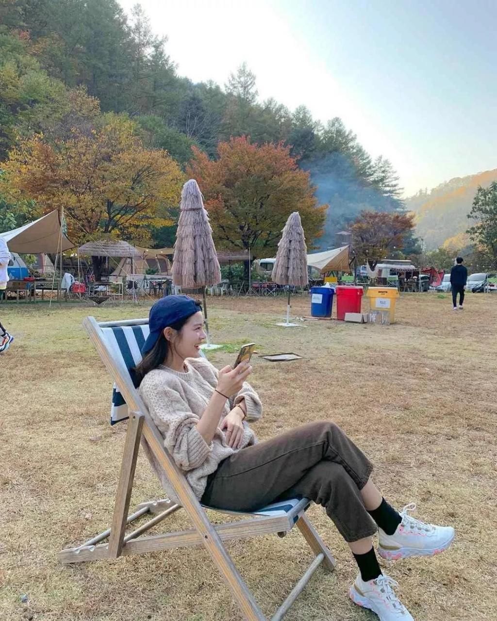  女生|厚外套+阔腿裤、毛衣+半裙、运动鞋 + 贝雷帽 = 精致冬日女生！