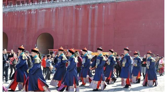 橫店群演現(xiàn)狀：懶漢天堂、瘋子樂(lè)園、光棍成群，成名機(jī)會(huì)趨近于零