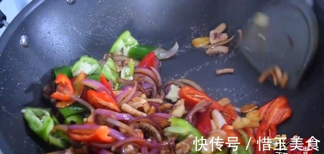 美食坊|爆炒鱿鱼须最好吃的做法，简单美味又下饭，看看你喜欢吃不？