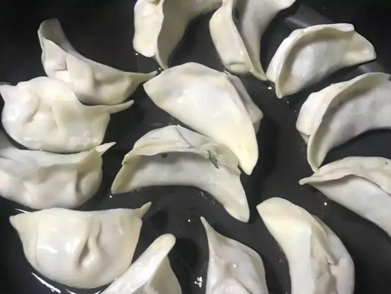 天冷了用它包饺子,比韭菜馅好吃,嘴巴不臭了,排出宿便,体重2位数