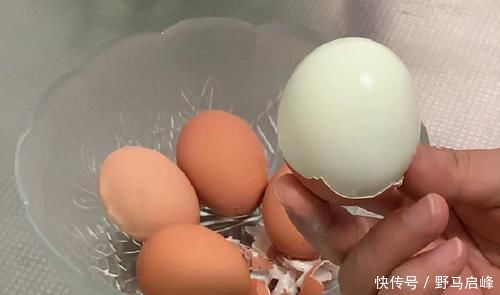 水煮蛋时,直接下锅是大忌,多加1步,蛋又香又嫩,壳一碰就掉!