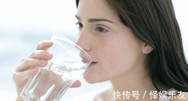 饮水|血压高平时就要多喝水,但有2种水,高血压患者可不能碰