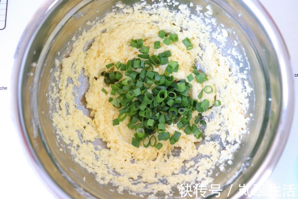 苏打粉|营养价值极高的碱性饼干,充满香葱的味道,一咬一口酥