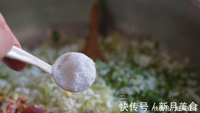 第一次用它来包饺子,超乎想象的好吃,皮薄大馅,个顶个的鲜