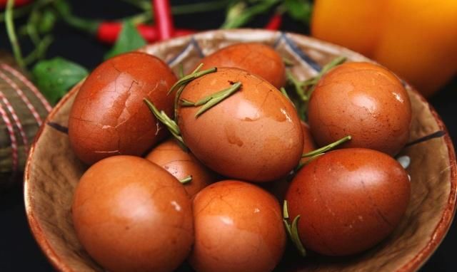 做茶叶蛋，牢记这3个小技巧，保证不发苦，个个咸香入味