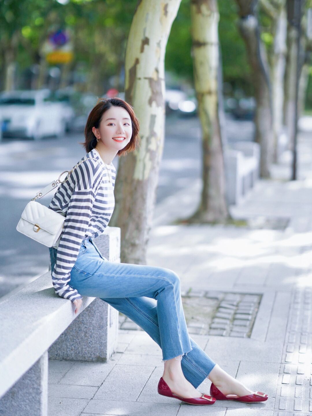 气质|小个子女生如何穿显高?条纹衫配牛仔裤显瘦还提升气质,高级洋气