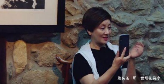 這就是生活|張國(guó)立鄧婕養(yǎng)女首次曝光,一家三口其樂(lè)融融,攜手共度,相濡以沫