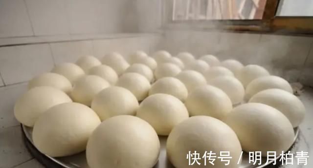 面团|无论是蒸包子还是蒸馒头，发面时加点“它”10分钟就能发满盆