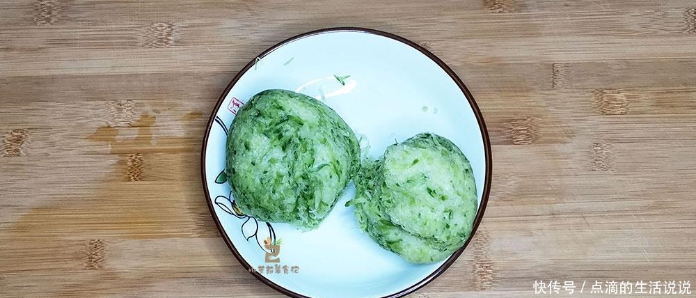 大厨|萝卜做馅包饺子,用盐杀水还是焯水大厨都不对,难怪饺子不香