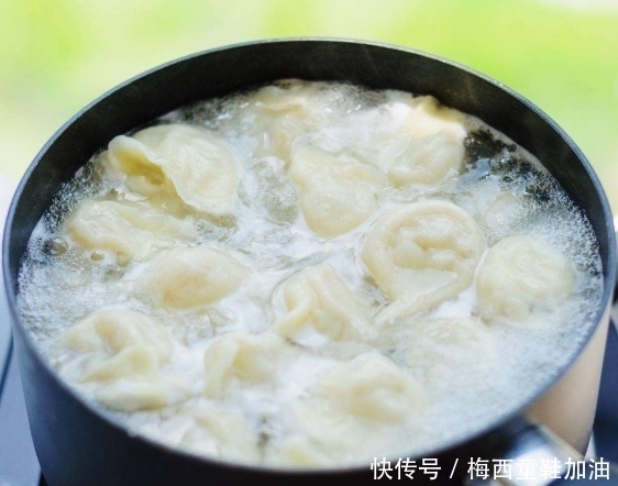 大年初一吃饺子，教你煮饺子不破皮的3种小窍门，煮多少都没问题