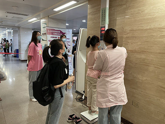 长高|儿童身材矮小早发现早治疗 “等一等”要不得