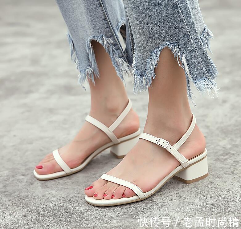 高跟鞋|一双优雅高跟鞋,露趾一字扣鞋型,彰显女人轻奢气质