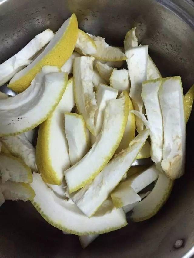 吃完的橘子皮,柚子皮,不要丢,切碎装瓶子里,秒变天然肥