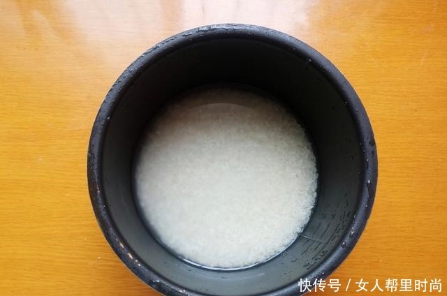 母子二人的晚餐,走红朋友圈,饭菜一锅出,收到多数好评