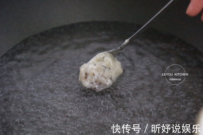 用水煮的一道菜，一滴油没放，鲜美又清爽，连汤都不想剩下