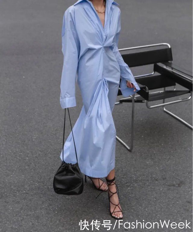 比春天更迷人的是：刘雯的蓝色衬衫