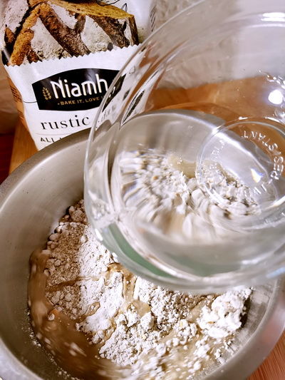  不用|不用资深功底，在家也能烤出坚果欧包，会加水，你就是大师