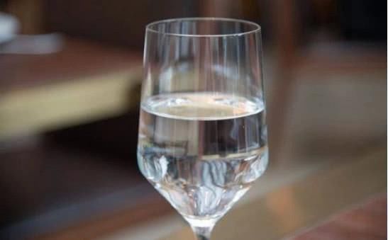 液态法|招待贵客时,酒瓶身上若有“这行字”,就别拿出来了,免得尴尬