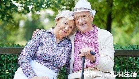 早睡早起|长寿的人通常都有5个好习惯,看看你能占几个?