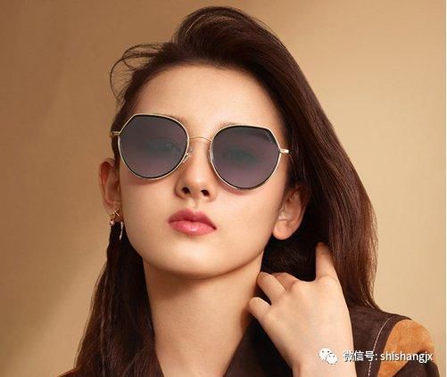长发|方脸戴墨镜梳露额发型真酷!方脸女生流行的露额长发梳法
