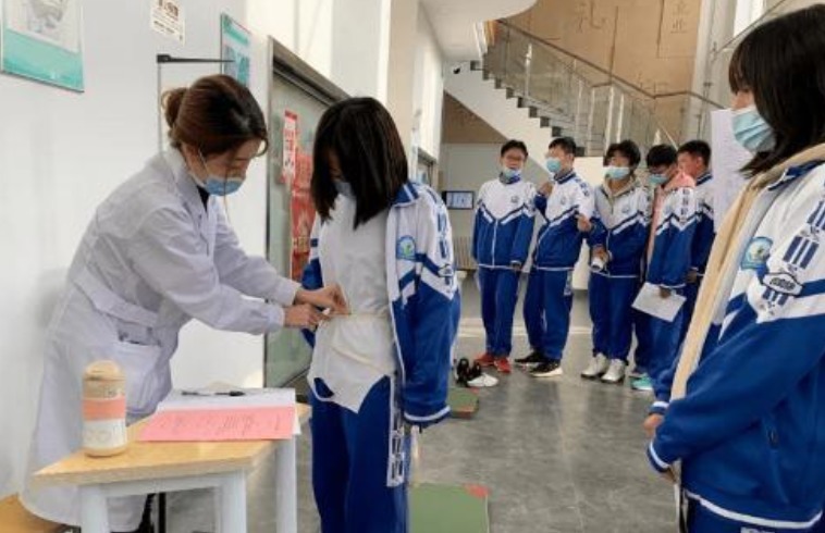 睡眠时间|新版“儿童标准身高表”公布,孩子发育是否正常,家长要心中有数