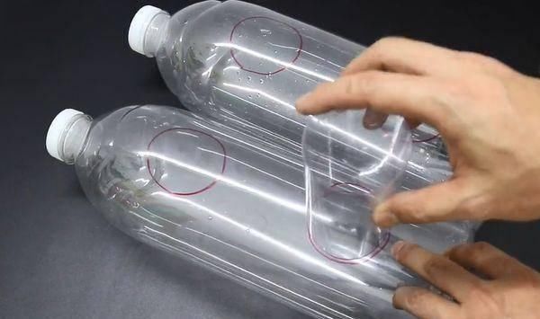 两个大塑料瓶连接起来,放在家里实用又好看,超市买一个要几十元